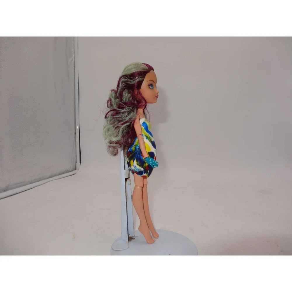 Ever‎ After High Madeline Hatter  2012 blue hands, long hair